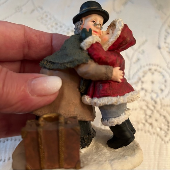 Vintage Village Square Collector Pieces - Picture 9 of 12